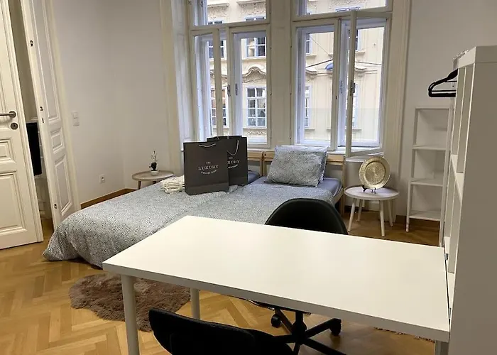 Luxury Serviced 3-bedroom Flat In Vienna's 1st District Apartment