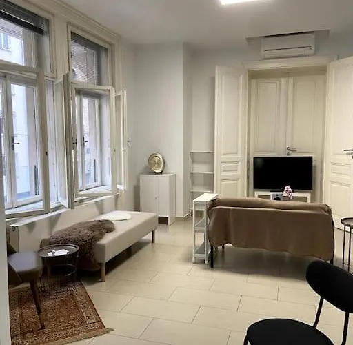 Luxury Serviced 3-bedroom Flat In Vienna's 1st District * Vienna