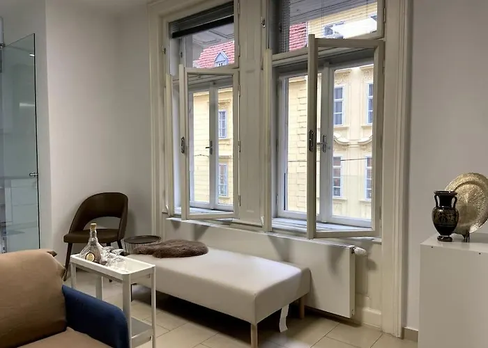 Luxury Serviced 3-bedroom Flat In Vienna's 1st District Apartment *