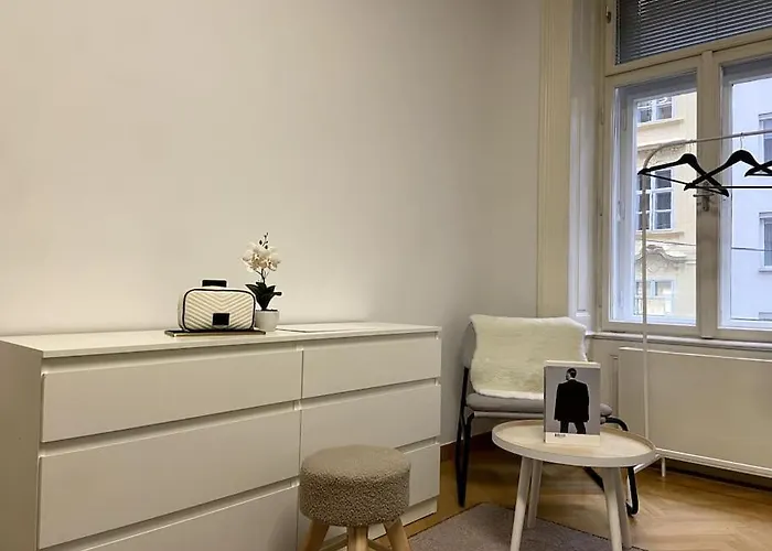 Luxury Serviced 3-bedroom Flat In Vienna's 1st District *