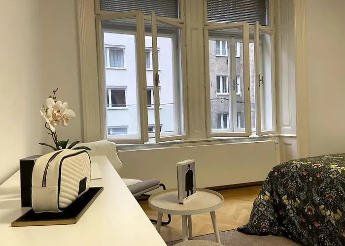 Luxury Serviced 3-bedroom Flat In Vienna's 1st District Apartment Vienna